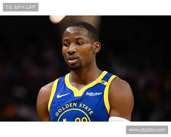 科尔盛赞库明加：传球蜕变，自信成勇士新引擎